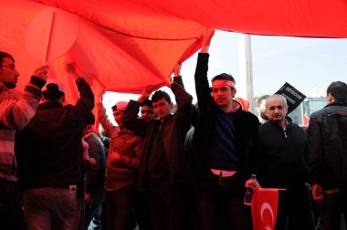 26 Şubat 2012 İstanbul Türkiye.Taksim Meydanı'nda Hocalı trajedisini protesto eden protestocular Azerbaycan'da Ermeniler tarafından yaşandı..