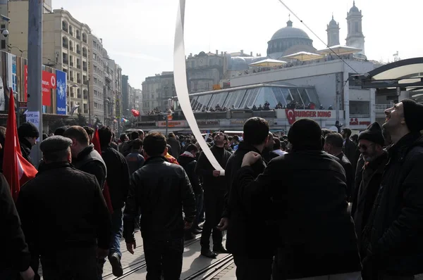 Februari 2012 Istanboel Turkije Demonstranten Het Taksimplein Protesteren Tegen Khojaly — Stockfoto