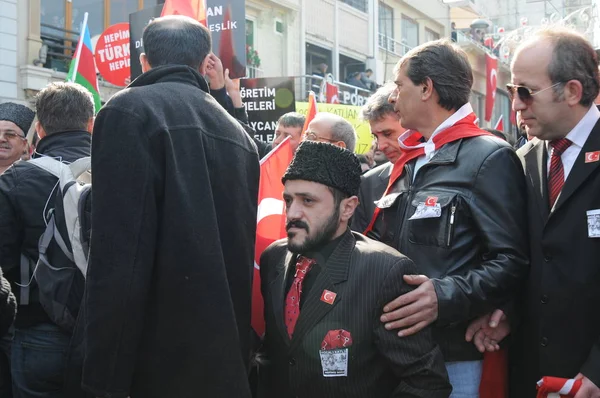 Februari 2012 Istanboel Turkije Demonstranten Het Taksimplein Protesteren Tegen Khojaly — Stockfoto