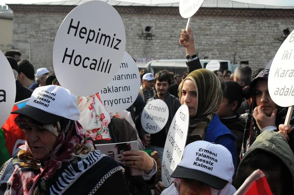 Februari 2012 Istanboel Turkije Demonstranten Het Taksimplein Protesteren Tegen Khojaly — Stockfoto