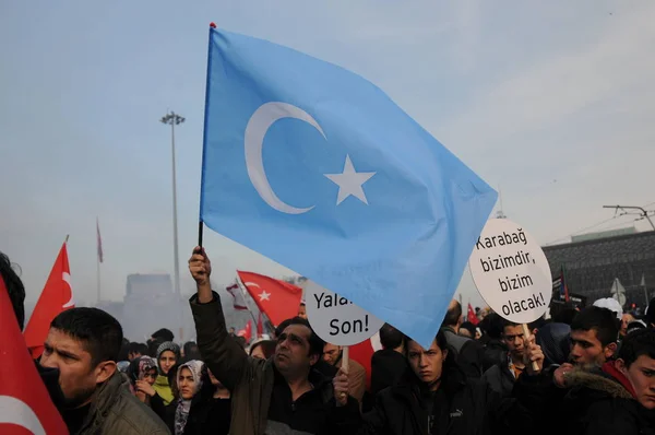 Februari 2012 Istanboel Turkije Demonstranten Het Taksimplein Protesteren Tegen Khojaly — Stockfoto