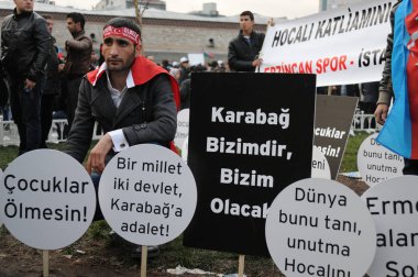 26 Şubat 2012 İstanbul Türkiye.Taksim Meydanı'nda Hocalı trajedisini protesto eden protestocular Azerbaycan'da Ermeniler tarafından yaşandı..