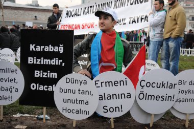 26 Şubat 2012 İstanbul Türkiye.Taksim Meydanı'nda Hocalı trajedisini protesto eden protestocular Azerbaycan'da Ermeniler tarafından yaşandı..