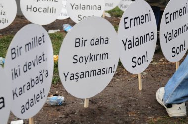 26 Şubat 2012 İstanbul Türkiye.Taksim Meydanı'nda Hocalı trajedisini protesto eden protestocular Azerbaycan'da Ermeniler tarafından yaşandı..