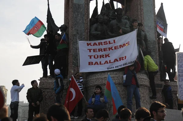 Febrero 2012 Istanbul Turkey Los Manifestantes Plaza Taksim Protestando Por — Foto de Stock