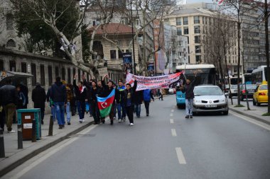 23 Şubat 2014 İstanbul Türkiye.Protestocular, Azerbaycan'da Ermeniler tarafından Türklere karşı yaşanan Hocalı trajedisini protesto etmek için Taksim Meydanı'nda.