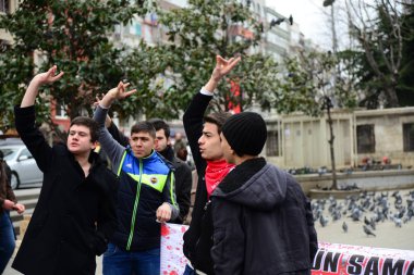 23 Şubat 2014 İstanbul Türkiye.Protestocular, Azerbaycan'da Ermeniler tarafından Türklere karşı yaşanan Hocalı trajedisini protesto etmek için Taksim Meydanı'nda.
