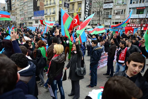 Fevereiro 2014 Istanbul Turquia Manifestantes Estão Praça Taksim Protestando Contra — Fotografia de Stock