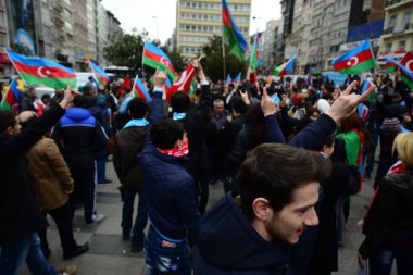 23 Şubat 2014 İstanbul Türkiye.Protestocular, Azerbaycan'da Ermeniler tarafından Türklere karşı yaşanan Hocalı trajedisini protesto etmek için Taksim Meydanı'nda.