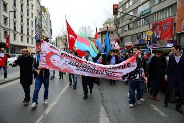 23 Şubat 2014 İstanbul Türkiye.Protestocular, Azerbaycan'da Ermeniler tarafından Türklere karşı yaşanan Hocalı trajedisini protesto etmek için Taksim Meydanı'nda.