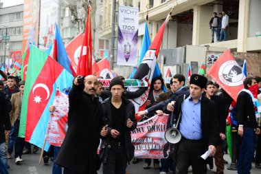 23 Şubat 2014 İstanbul Türkiye.Protestocular, Azerbaycan'da Ermeniler tarafından Türklere karşı yaşanan Hocalı trajedisini protesto etmek için Taksim Meydanı'nda.