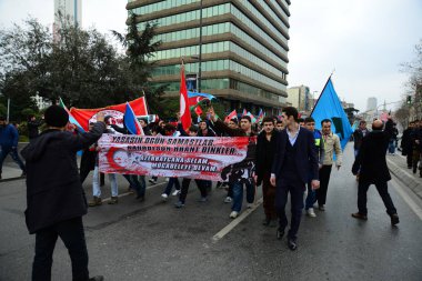 23 Şubat 2014 İstanbul Türkiye.Protestocular, Azerbaycan'da Ermeniler tarafından Türklere karşı yaşanan Hocalı trajedisini protesto etmek için Taksim Meydanı'nda.