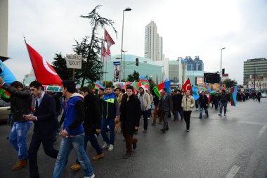 23 Şubat 2014 İstanbul Türkiye.Protestocular, Azerbaycan'da Ermeniler tarafından Türklere karşı yaşanan Hocalı trajedisini protesto etmek için Taksim Meydanı'nda.