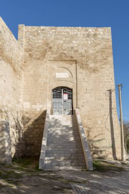 01.01.2019 Karaman Türkiye.Karaman şehir merkezinde bulunan Karaman Kalesi, 11.yüzyılın sonunda inşa edilmiş ve 12.yüzyılın başında tamamlanmış olarak kabul edilir.