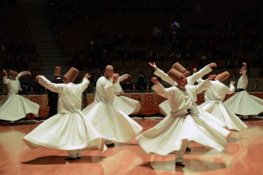 28 Mart 2015 Konya Türkiye Tasavvuf semazeni Sufiler arasında ortaya çıkan bir Sama veya fiziksel olarak aktif meditasyon şeklidir.Yüksek Iso.Blurring'de maruz kalınabilir