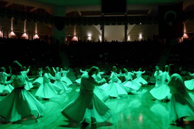 28 Mart 2015 Konya Türkiye Tasavvuf semazeni Sufiler arasında ortaya çıkan bir Sama veya fiziksel olarak aktif meditasyon şeklidir.Yüksek Iso.Blurring'de maruz kalınabilir