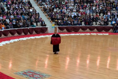 13 Nisan 2013 Konya Türkiye.Sufi semazen, Sufiler arasında ortaya çıkan sama veya fiziksel olarak aktif meditasyonun bir şeklidir.Yüksek Iso.Bulanıklık oluşabilir