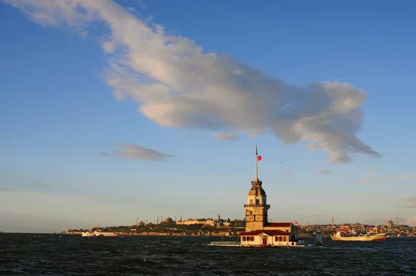 Torre Doncella También Conoce Como Kizkulesi Que Encuentra Entrada Del —  Fotos de Stock