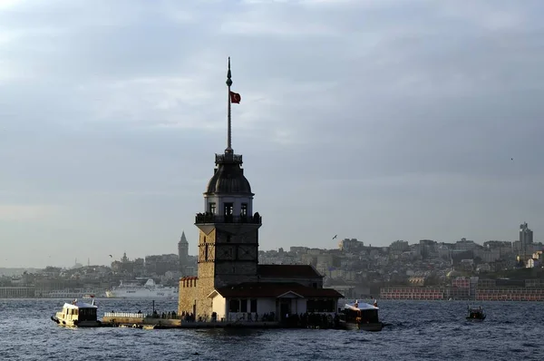 Istanbulská Věž Maidens Vás Vítá Když Bavte Bospor — Stock fotografie