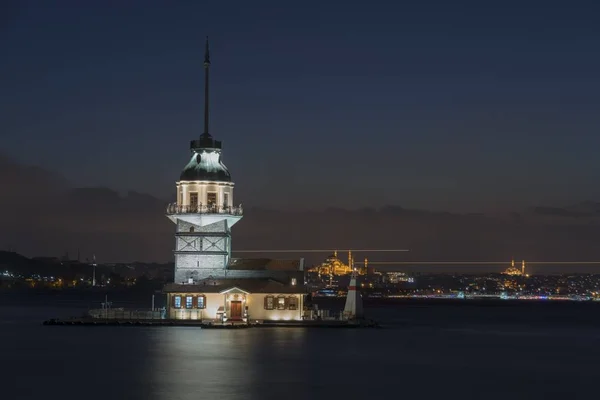 Torre Das Donzelas Istambul Recebe Enquanto Entra Bósforo — Fotografia de Stock