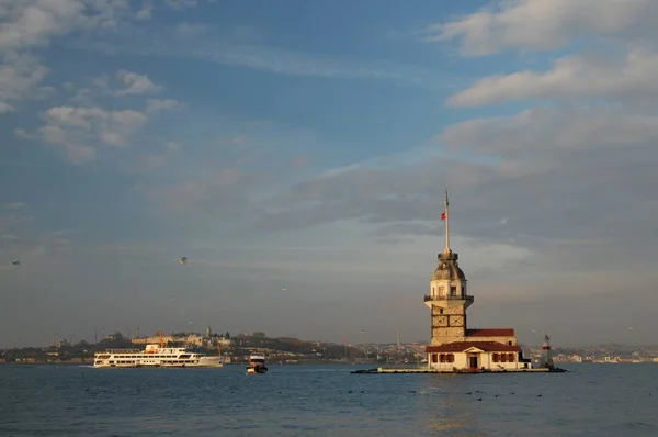 Πύργος Των Κοριτσιών Της Κωνσταντινούπολης Σας Καλωσορίζει Ενώ Βρίσκεστε Στο — Φωτογραφία Αρχείου