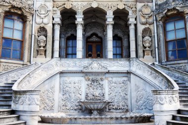 Küçüksu Sarayı veya Küçüksu Köşkü veya Göksu Köşkü İstanbul'da bir yazlık saraydır..