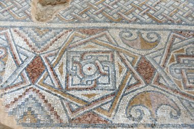 Laodikeia, Türkiye'nin Denizli ilinin 6 km kuzeyinde, Lycus Nehri'nin güney tarafında mükemmel bir coğrafi konumda yer almaktadır..