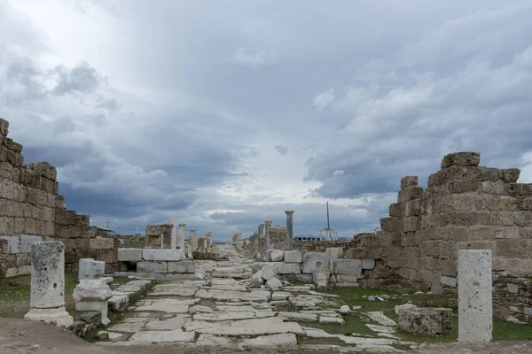 Laodikeia is situated in an excellent geographical location on the south side of the Lycus River, 6 km north of Denizli province of Turkey.