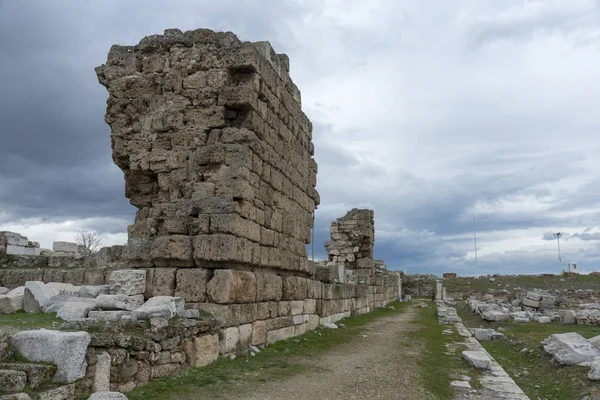 Laodikeia is situated in an excellent geographical location on the south side of the Lycus River, 6 km north of Denizli province of Turkey.