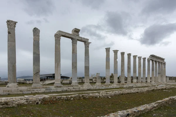 Laodikeia is situated in an excellent geographical location on the south side of the Lycus River, 6 km north of Denizli province of Turkey.