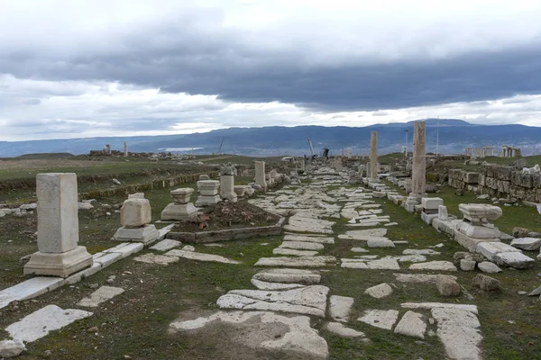 Laodikeia is situated in an excellent geographical location on the south side of the Lycus River, 6 km north of Denizli province of Turkey.