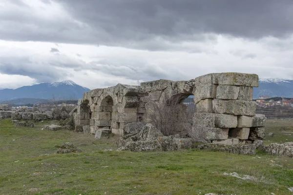 Laodikeia is situated in an excellent geographical location on the south side of the Lycus River, 6 km north of Denizli province of Turkey.