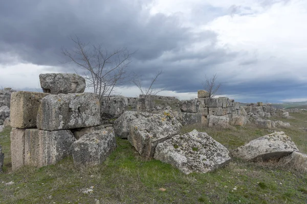 Laodikeia is situated in an excellent geographical location on the south side of the Lycus River, 6 km north of Denizli province of Turkey.