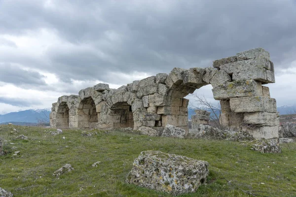 Laodikeia is situated in an excellent geographical location on the south side of the Lycus River, 6 km north of Denizli province of Turkey.