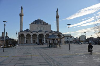 11 Şubat 2019 Konya Türkiye.Mevlana Celaleddin Rumi Camii insanlığa umut ve ilham veren bir Anadolu kutsal insanıydı. 1207 yılında Afganistan'da (veya Wakhsh, prese köyünde) bugün Balkh, Horasan şehrinde doğdu.
