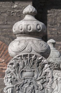 Osmanlı dönemine ait bir mezar taşından detaylar. İstanbul Türkiye