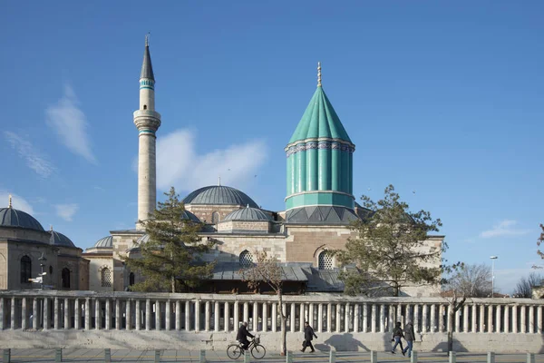 2019年2月11日 土耳其科尼亚清真寺梅夫拉纳 塞拉莱丁 鲁米是安纳托利亚圣人 他为人类带来了希望和灵感 他出生于1207年 在霍拉桑的巴尔赫市 今天在阿富汗 或瓦赫什村 — 图库照片