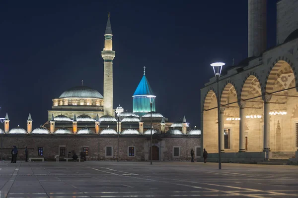 2019年2月11日 土耳其科尼亚清真寺梅夫拉纳 塞拉莱丁 鲁米是安纳托利亚圣人 他为人类带来了希望和灵感 他出生于1207年 在霍拉桑的巴尔赫市 今天在阿富汗 或瓦赫什村 — 图库照片