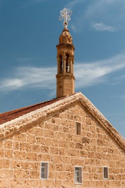 Dayro d-Mor Gabriel de Deyrulumur, dünyanın en eski hayatta kalan Süryani Ortodoks Manastırı var. Mardin, Midyat, Türkiye yakın Tur Abdin plato üzerinde yer almaktadır.