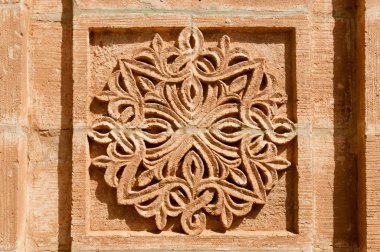 Dayro d-Mor Gabriel de Deyrulumur, dünyanın en eski hayatta kalan Süryani Ortodoks Manastırı var. Mardin, Midyat, Türkiye yakın Tur Abdin plato üzerinde yer almaktadır.