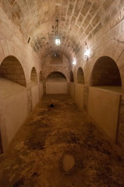 Dayro d-Mor Gabriel de Deyrulumur, dünyanın en eski hayatta kalan Süryani Ortodoks Manastırı var. Mardin, Midyat, Türkiye yakın Tur Abdin plato üzerinde yer almaktadır.