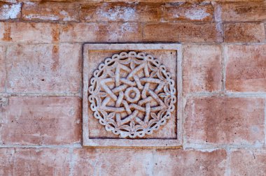 Dayro d-Mor Gabriel de Deyrulumur, dünyanın en eski hayatta kalan Süryani Ortodoks Manastırı var. Mardin, Midyat, Türkiye yakın Tur Abdin plato üzerinde yer almaktadır.