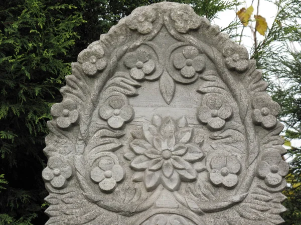 Kamienie Grobowe Pozostały Epoki Osmańskiej Każdy Wykonany Marmuru Grawerowane Motywy — Zdjęcie stockowe