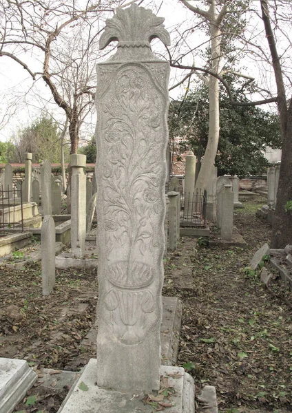 Kamienie Grobowe Pozostały Epoki Osmańskiej Każdy Wykonany Marmuru Grawerowane Motywy — Zdjęcie stockowe