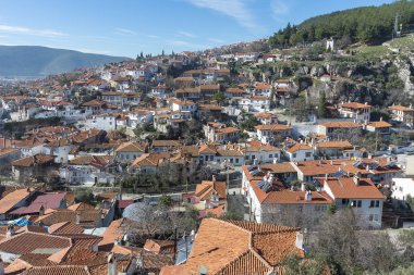 Muğla, il ile adını paylaşır; Bodrum, Marmaris ve Fethiye gibi Ege'nin en büyük tatil beldelerinden bazılarına sahiptir..