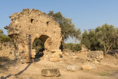 Maeander üzerinde Antik Nysa Ege'nin derin vadilerinde gizli Karya gerçek bir mücevher. Önemli bir Karya merkezi olan antik kent, bölgenin kuzeyinde, İyonkenti Efes'in 50 kilometre doğusunda yer alıyordu. Bugün, bir iyi-p
