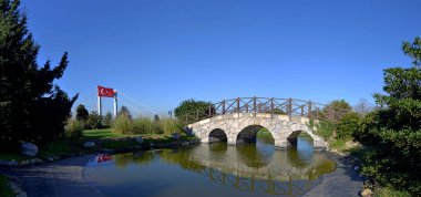 Otagtepe, İstanbul ilinin Anadolu yakasında yer almaktadır. Fsm Köprüsü ve dev poled Türk Bayrağı ile doğal park.