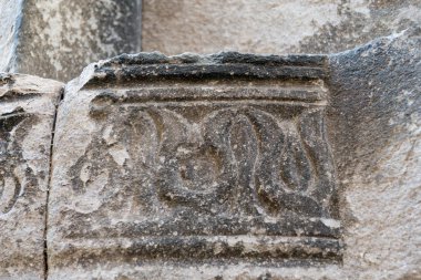 Oshki Kilisesi Bagrat ve Davit, Gürcü Kralı Adernesi III oğulları tarafından inşa edilmiştir.