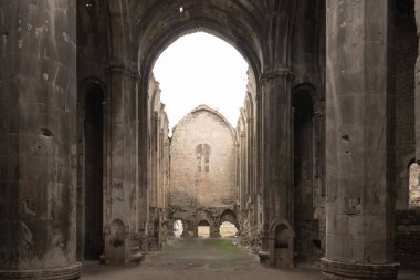 Oshki Kilisesi Bagrat ve Davit, Gürcü Kralı Adernesi III oğulları tarafından inşa edilmiştir.