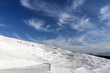 Pamukkale ( Pamuk kale ) Denizli Türkiye'de travertenler.